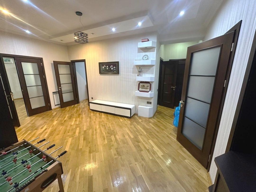 İcarəyə verilir 3 otaqlı köhnə tikili 140 m² — Mənzil, Bakı (8)