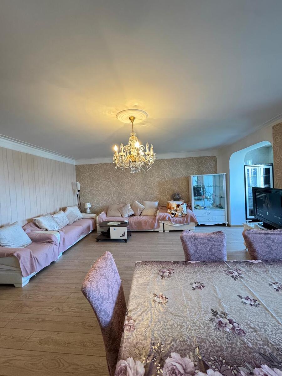 Satılır 3 otaqlı köhnə tikili 130 m² — Mənzil, Bakı