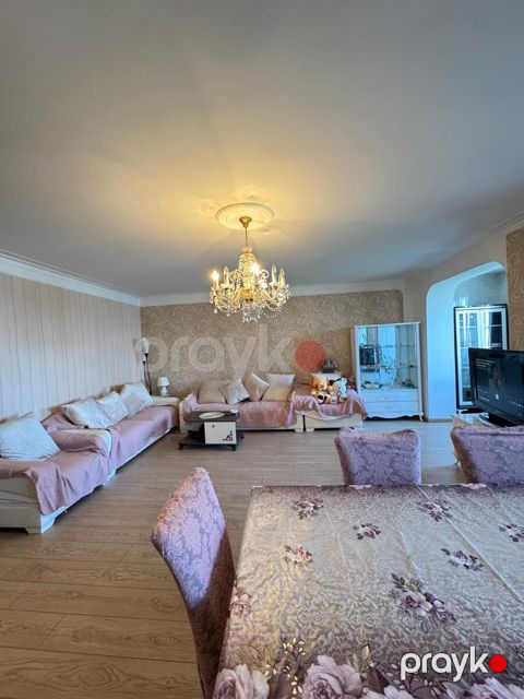 Satılır 3 otaqlı köhnə tikili 130 m²