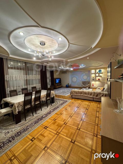 Satılır 5 otaqlı yeni tikili 245 m²
