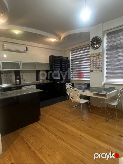Satılır 4 otaqlı yeni tikili 140 m²