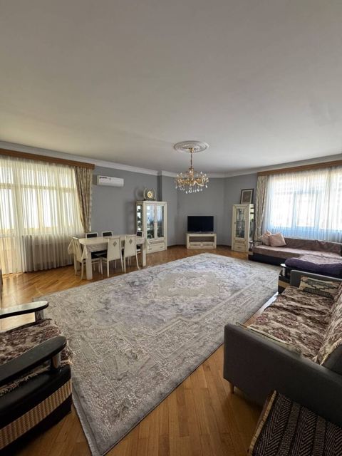 Satılır 3 otaqlı yeni tikili 175 m² — Bakı