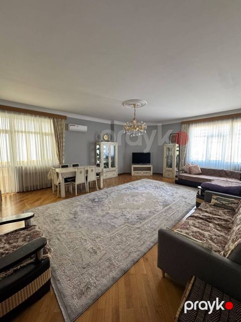 Satılır 3 otaqlı yeni tikili 175 m²