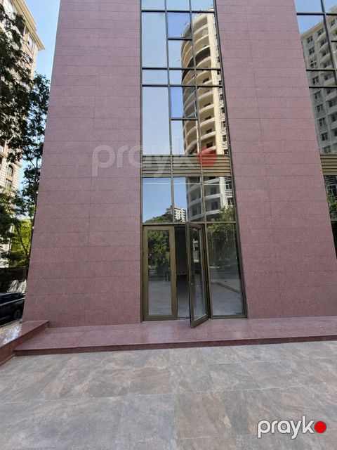 İcarəyə verilir 1 otaqlı ofis 85 m²