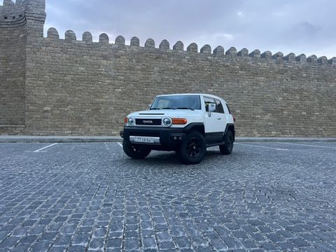 Toyota FJ Cruiser, 4.0 L, 2013 il, 301 985 km — Bakı