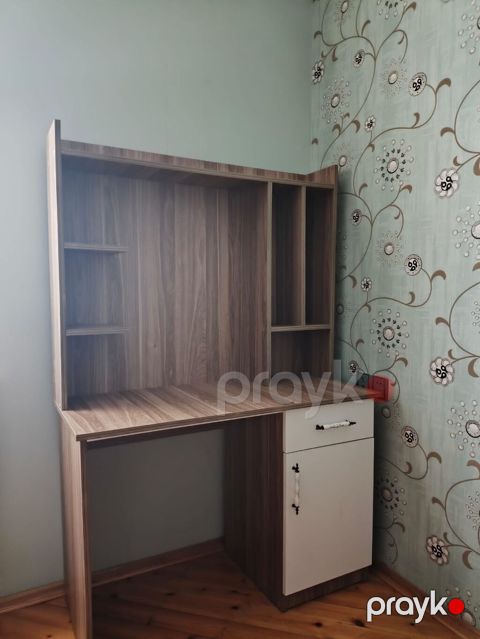 Yazi masasi satilir///olcu eni 110 sm /hundurlik 1.65 metr Qiymet 170 — Mehdiabad