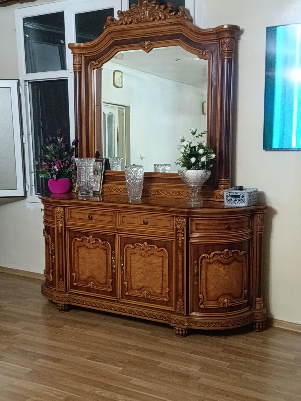 Klassik üslubda böyük güzgülü bufet-vitrin - Material: bütöv ağac — Şkaflar, Bakı (3)