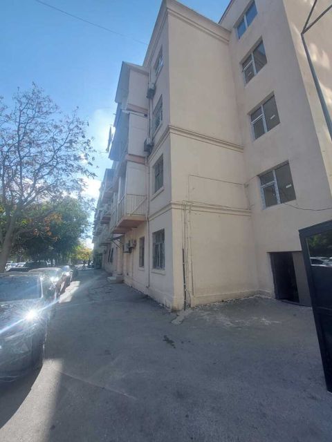 Satılır 2 otaqlı köhnə tikili 55 m² — Bakı