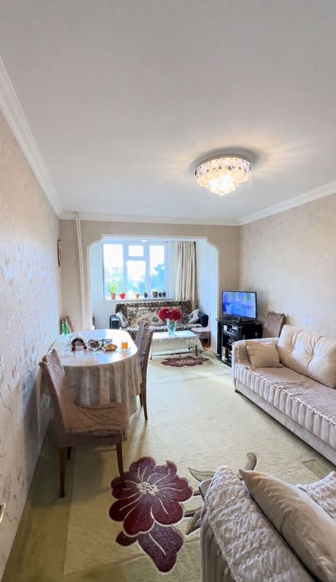Satılır 2 otaqlı köhnə tikili 60 m² — Bakı