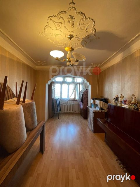 Satılır 2 otaqlı köhnə tikili 65 m²
