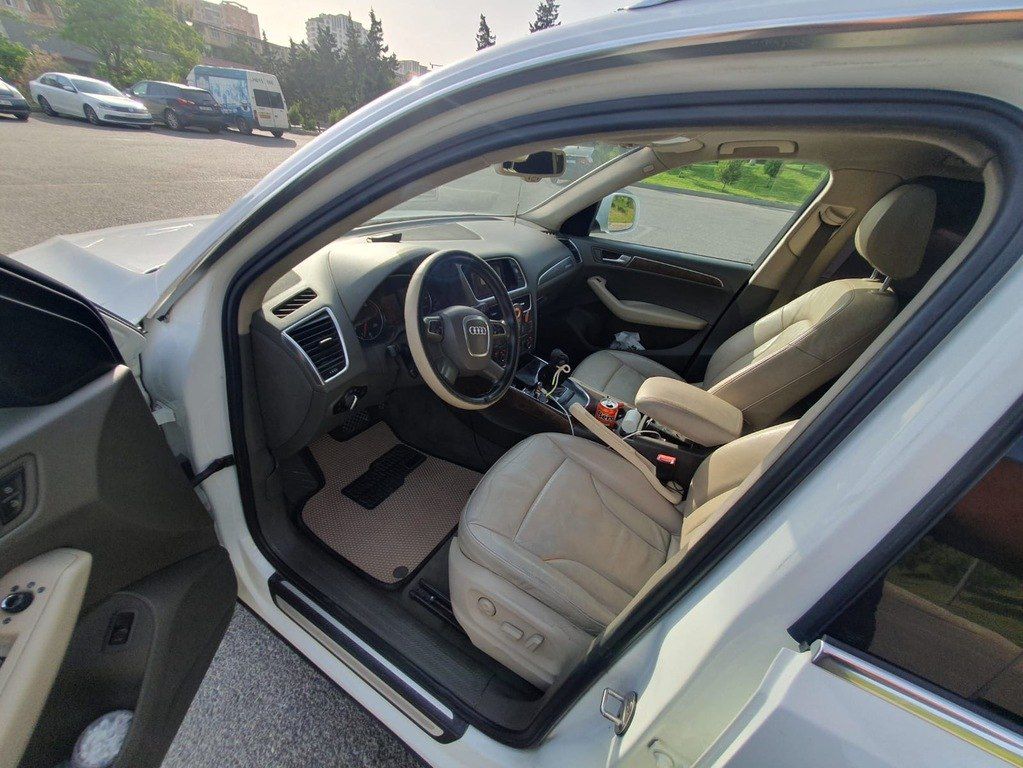 Audi Q5, 2.0 L, 2011 il, 247 970 km — Avtomobillər, Bakı (12)