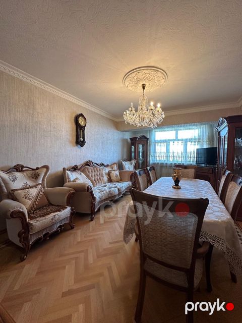 Satılır 4 otaqlı köhnə tikili 94 m²