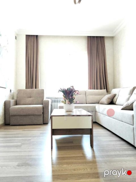 Satılır 2 otaqlı köhnə tikili 65 m²