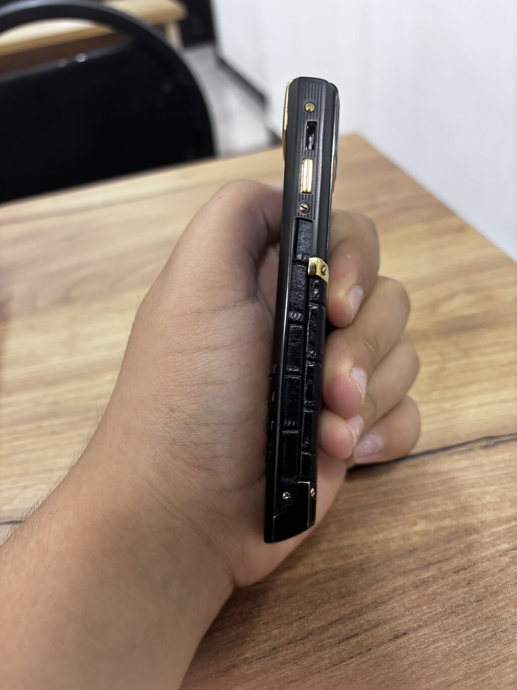 Vertu 2 GB Memory Capacity, rəng - Qara, Düyməli — Vertu, Masazır (2)