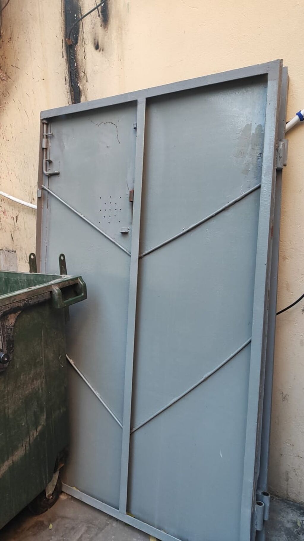 Salam hər vaxtınız xeyir. Qaraj qapısıdır əla vəziyyətdədir. 400kg — Təmir və inşaat, Bakı (2)