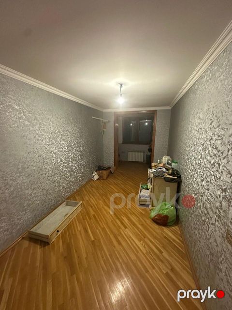 Satılır 4 otaqlı köhnə tikili 90 m²