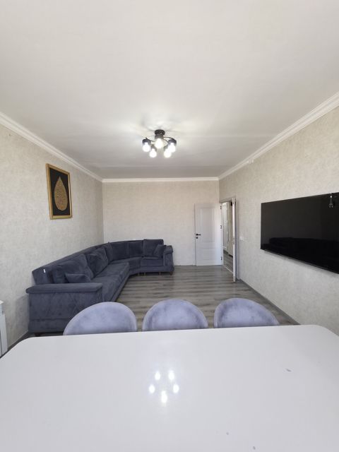 Satılır 4 otaqlı köhnə tikili 100 m² — Bakı