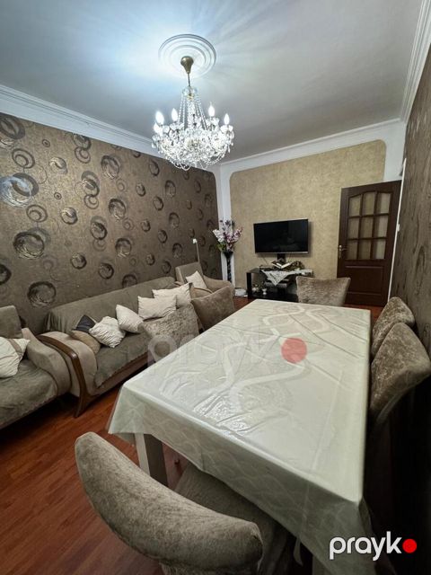 Satılır 3 otaqlı köhnə tikili 90 m²