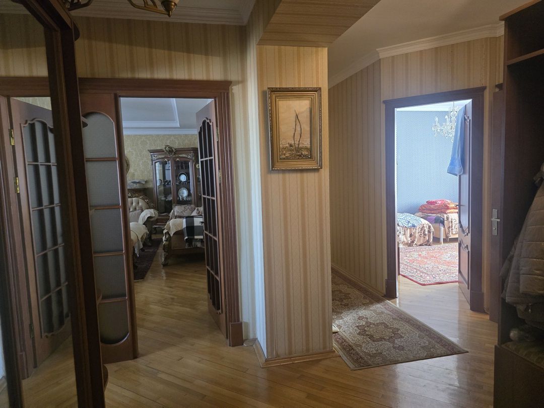 Satılır 5 otaqlı köhnə tikili 129 m² — Mənzil, Bakı (3)