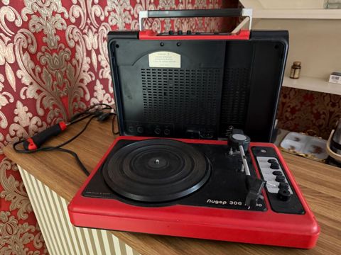 Retro vinil patefon – “Лидер 306 моно” İşlək, yaxşı vəziyyətdə. Köhnə — Bakı