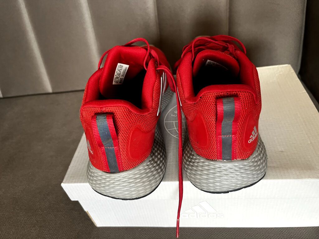 Orijinal Adidas idman ayaqqabısı. Şəkillərdən də göründüyü kimi çox — Şəxsi əşyalar, Bakı (2)