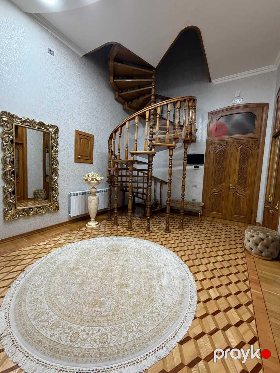 Satılır 7 otaqlı köhnə tikili 435 m² — Mənzil, Bakı (9)