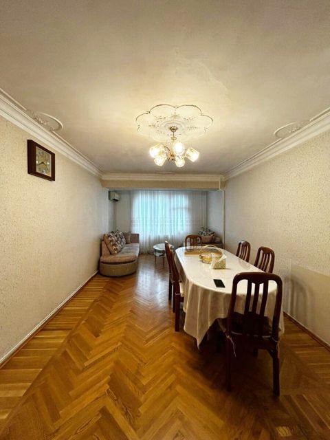 Satılır 3 otaqlı köhnə tikili 95 m² — Bakı
