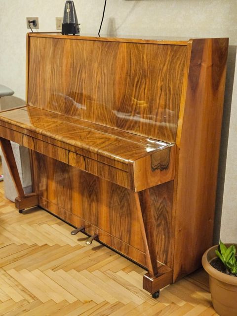 Pianino Belarus — Bakı