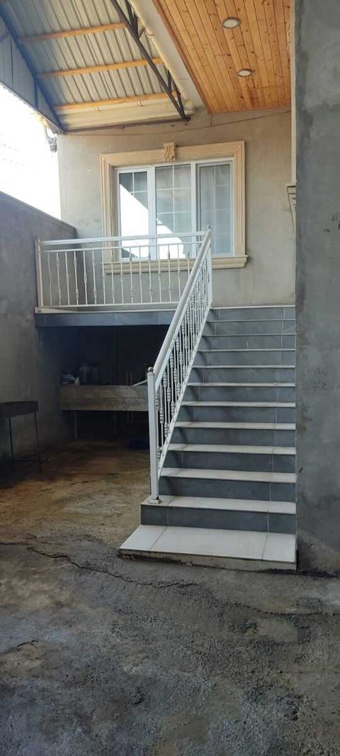 Satılır 3 otaqlı həyət evi/bağ evi 200 m² — Bakı