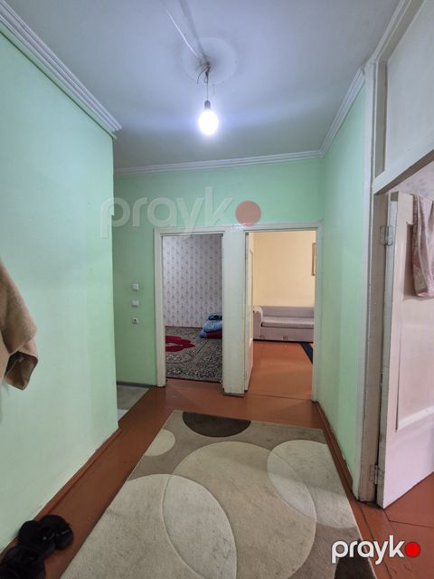 Satılır 3 otaqlı köhnə tikili 80 m²
