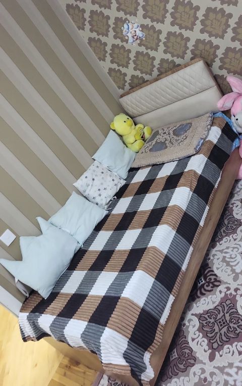 Çarpayı 170₼Satilir. Matras daxil. Baza yoxdu. Ünvan: Gənclik. Ema — Bakı