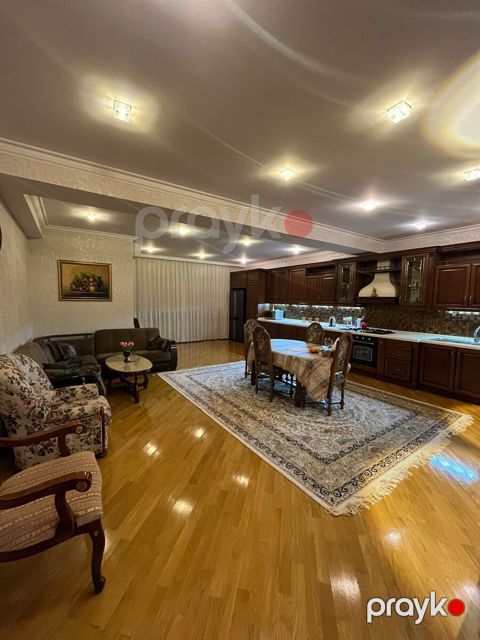 Satılır 4 otaqlı yeni tikili 215 m²