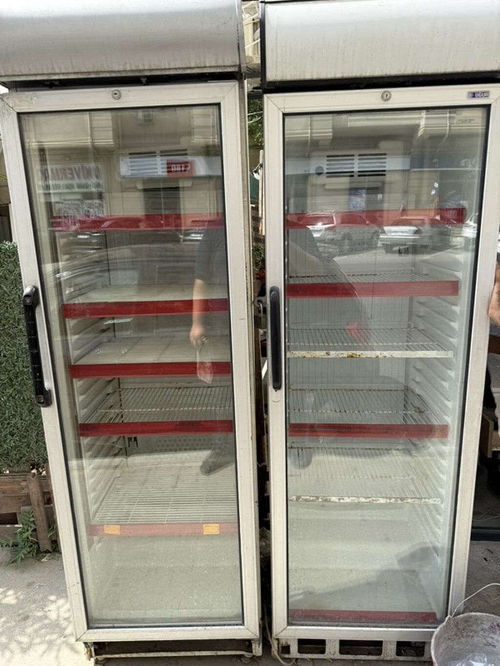 2 dene vitrin soyuducu soldaki biraz zeif işleyir ve benzine — Biznes və avadanlıq, Bakı