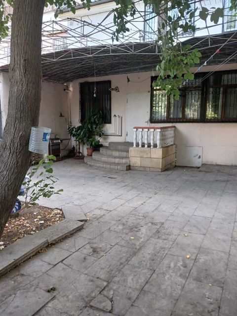 Satılır 5 otaqlı köhnə tikili 120 m² — Bakı