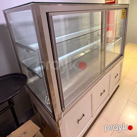 500₼ şirniyyat vitrin soyuducusu satılır 1.8 Yasamal 9847