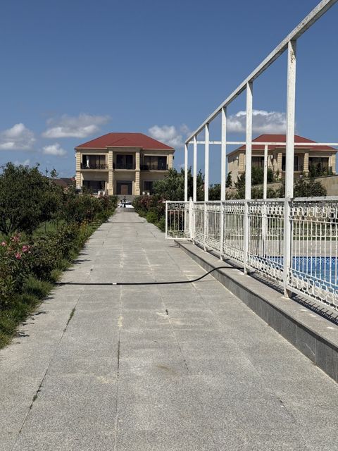 Satılır 8 otaqlı həyət evi/bağ evi 600 m² — Bakı