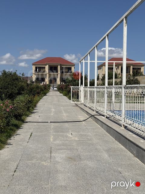Satılır 8 otaqlı həyət evi/bağ evi 600 m²