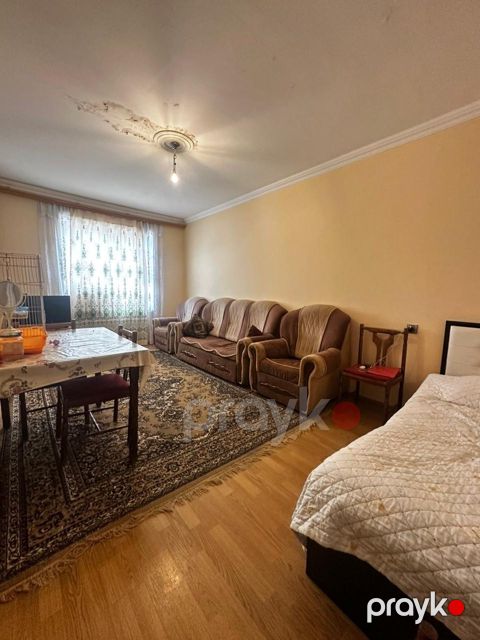 Satılır 2 otaqlı köhnə tikili 60 m²