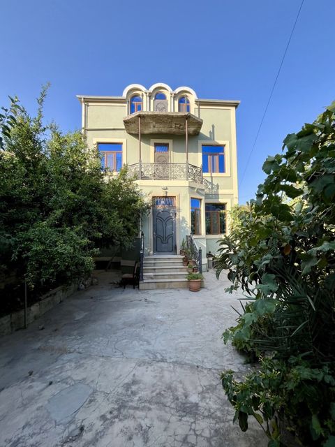 Satılır 12 otaqlı həyət evi/bağ evi 36 m² — Bakı