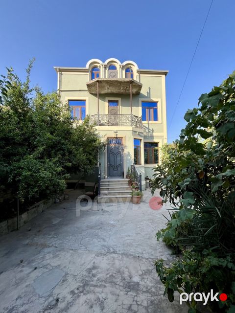 Satılır 12 otaqlı həyət evi/bağ evi 36 m²