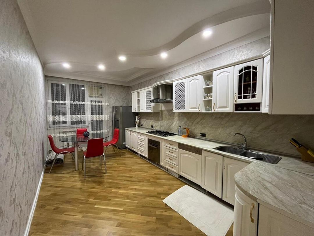 İcarəyə verilir 3 otaqlı yeni tikili 140 m² — Mənzil, Bakı (8)