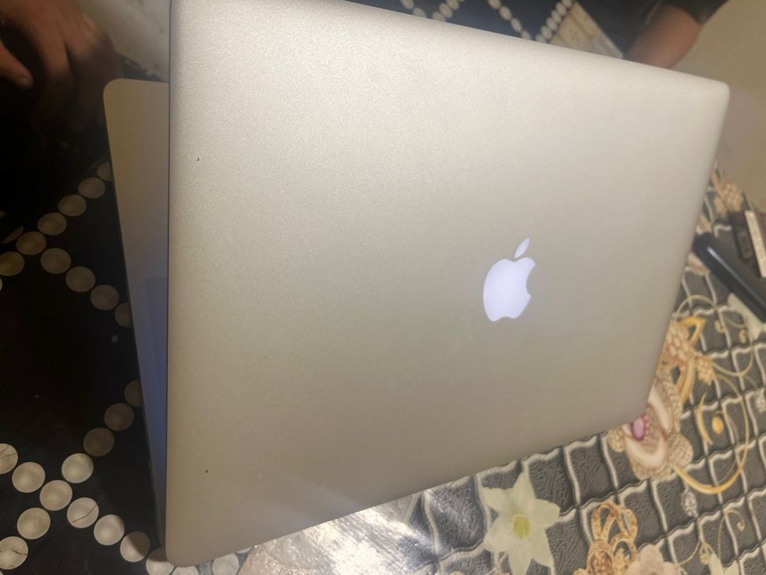 Apple Macbook Pro — Elektronika, Bərdə (7)