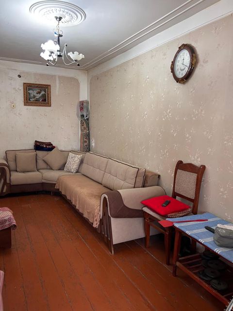 Satılır 3 otaqlı köhnə tikili 64.8 m² — Bakı