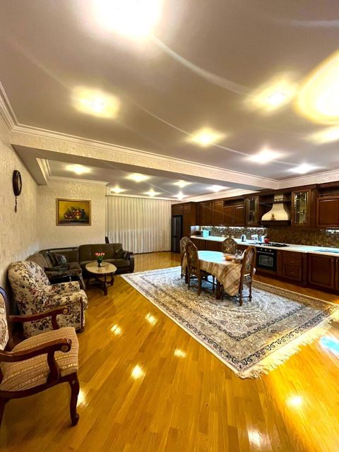 Satılır 5 otaqlı yeni tikili 235 m² — Bakı