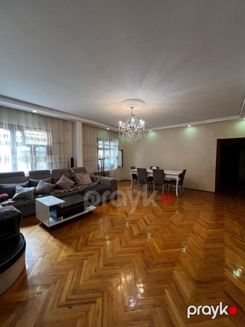 Satılır 5 otaqlı köhnə tikili 120 m²