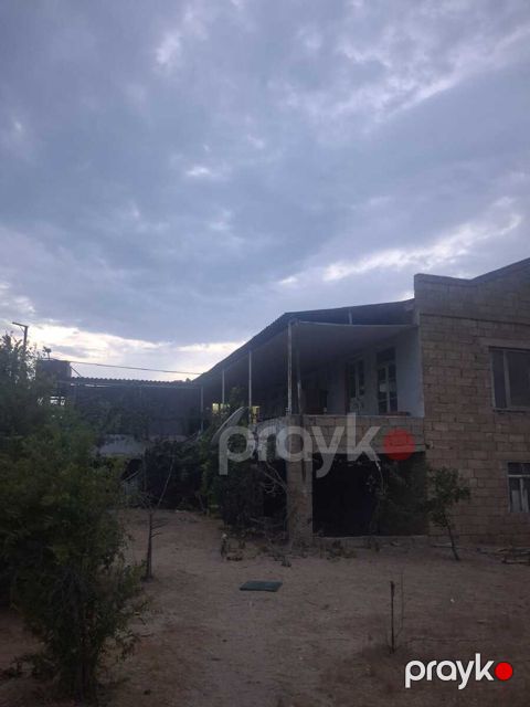 Həyət evi, Zirə qəs