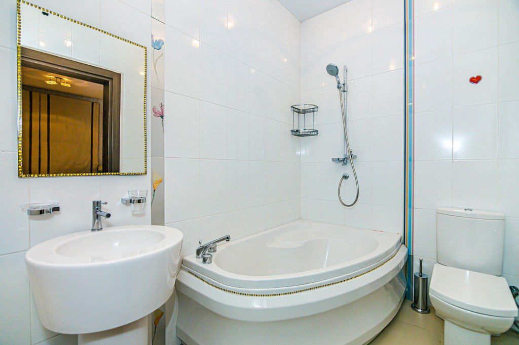 İcarəyə verilir 4 otaqlı köhnə tikili 350 m² — Mənzil, Bakı (3)