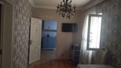 Zabrat 1 de qayinin arxasinda 21 sayli poliklinkaya yaxin 3 otaqli — Bakı