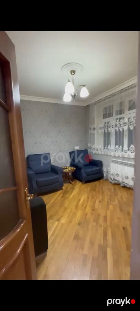 Nərimanov metrosuna piyada 10 dəqiqə məsafədə yerləşən 4 otaqlı ev
