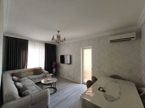 Satılır 2 otaqlı köhnə tikili 68 m² — Bakı